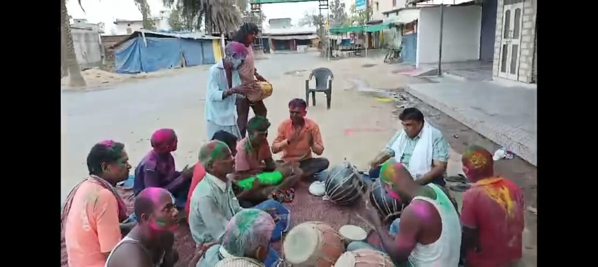 कोरबी-चोटिया व ग्रामीण क्षेत्रों में सौहाद्र पूर्ण मना रंगों का पर्व