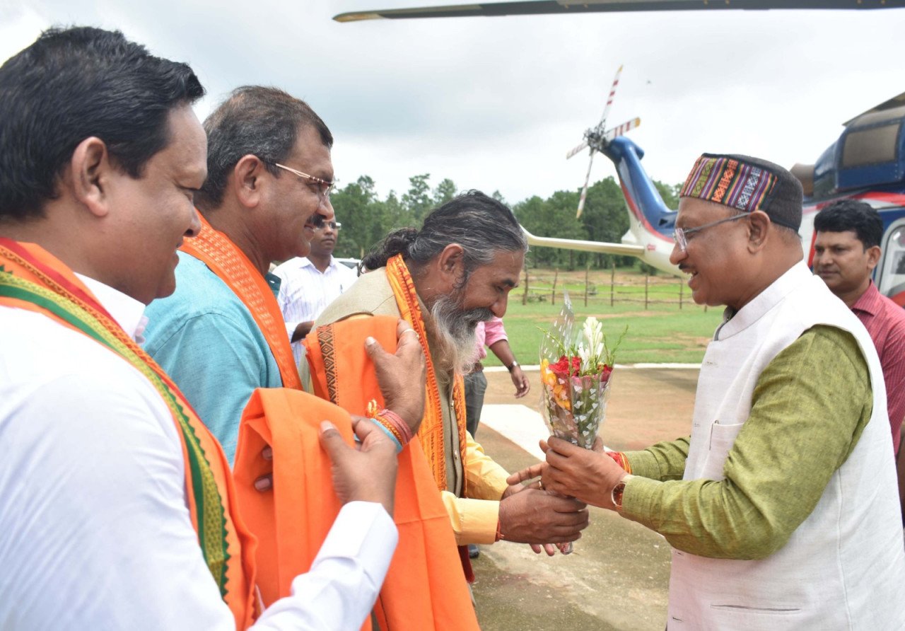 मुख्यमंत्री के जुंगेरा पहुंचने पर जनप्रतिनिधियों ने किया आत्मीय स्वागत